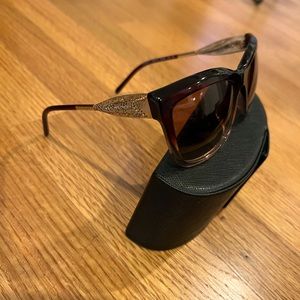 Burberry Sunglasses,2021 Faded Style Lens,Burgundy Red,detailed gold on sides.